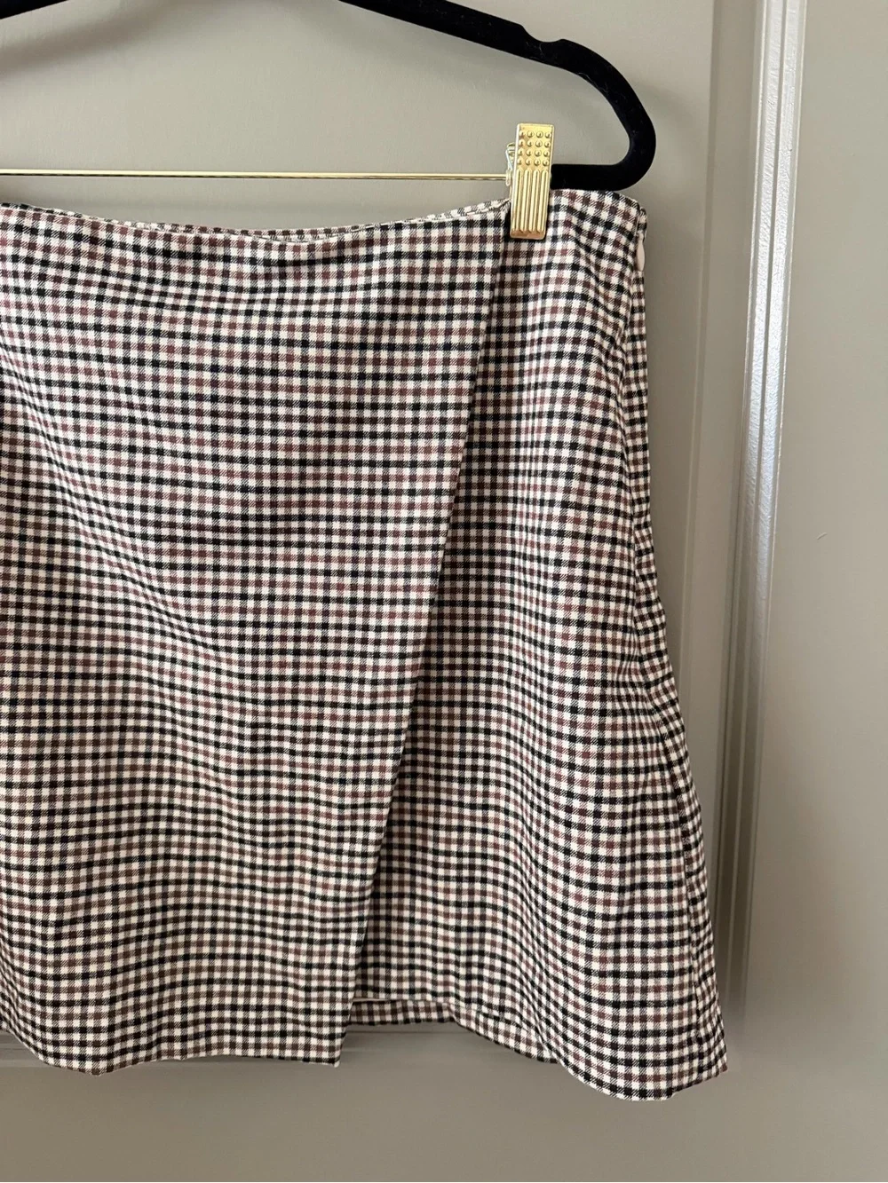 Old Navy details brown